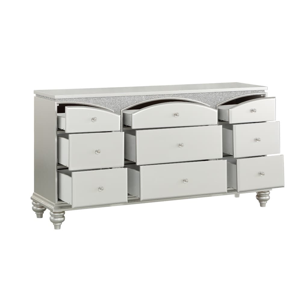 Dresser 4