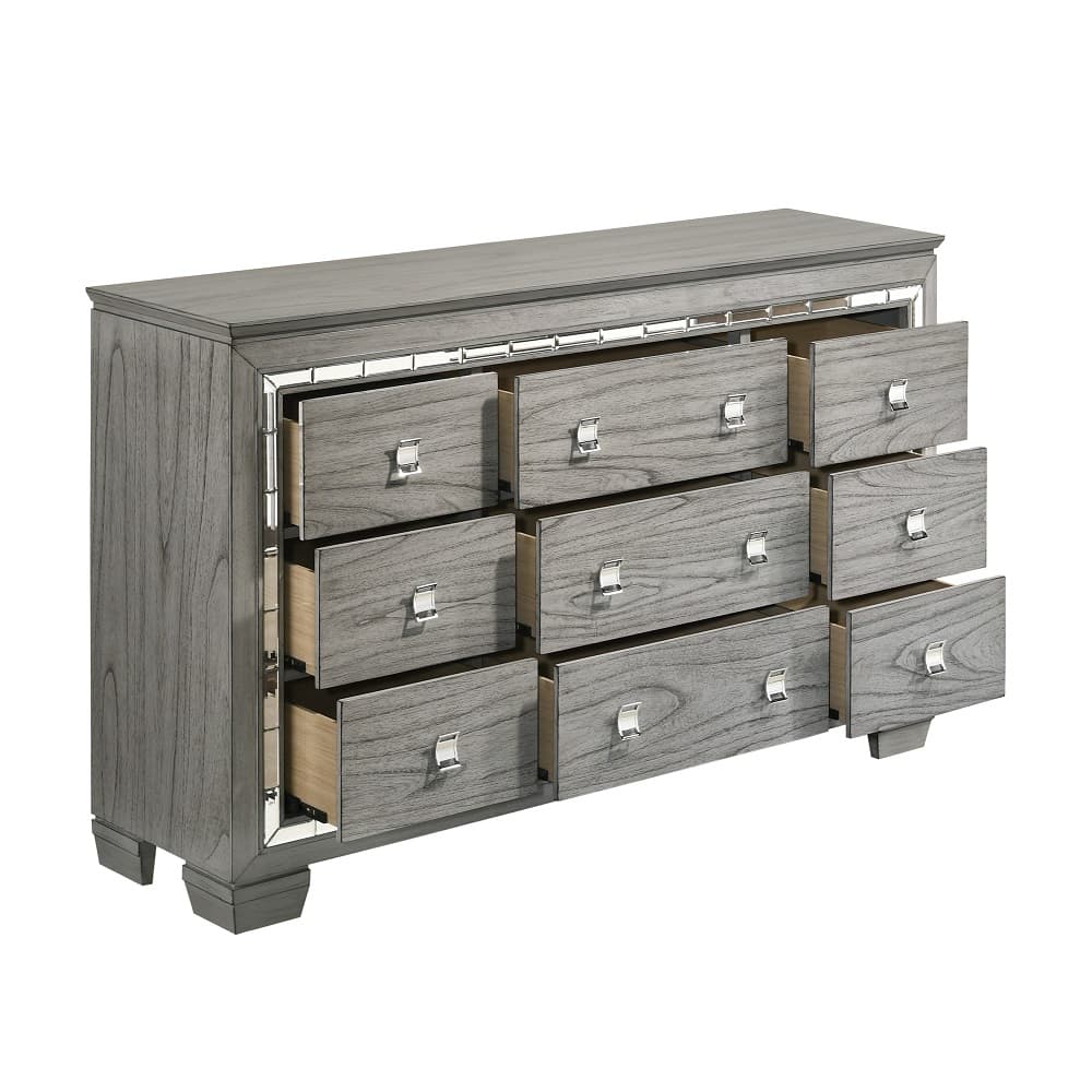 Dresser 4