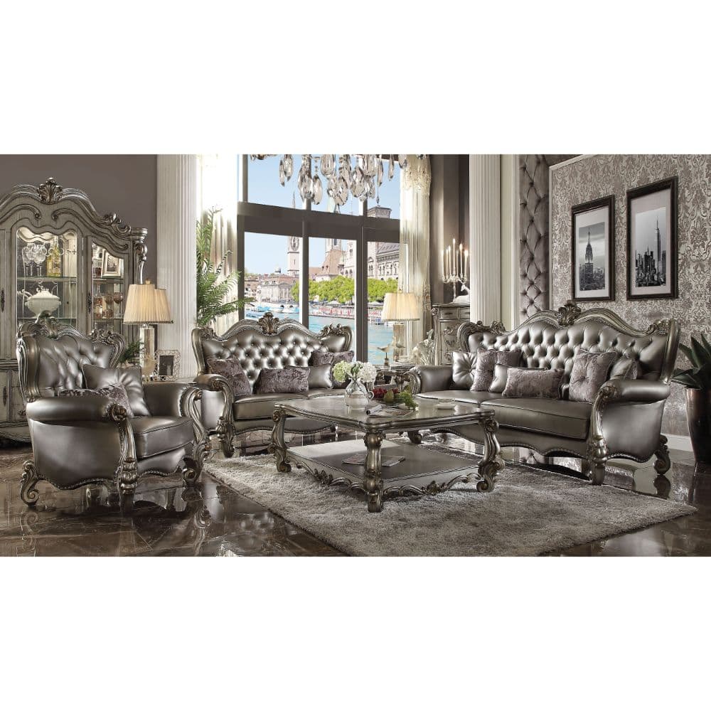 Loveseat W/4 Pillows 2