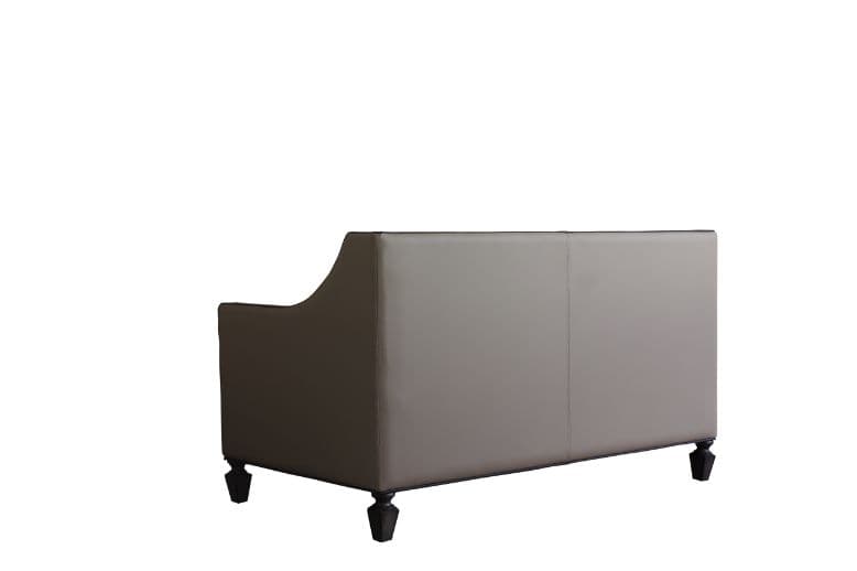 Loveseat W/3 Pillows 3