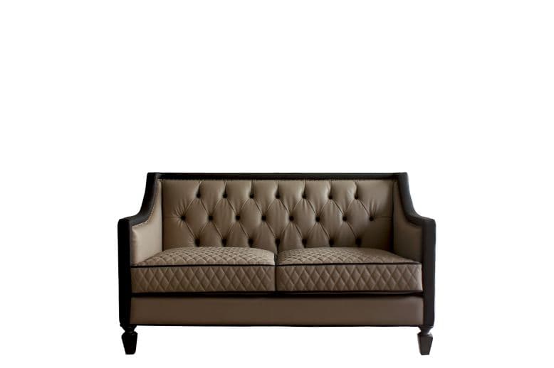 Loveseat W/3 Pillows 7