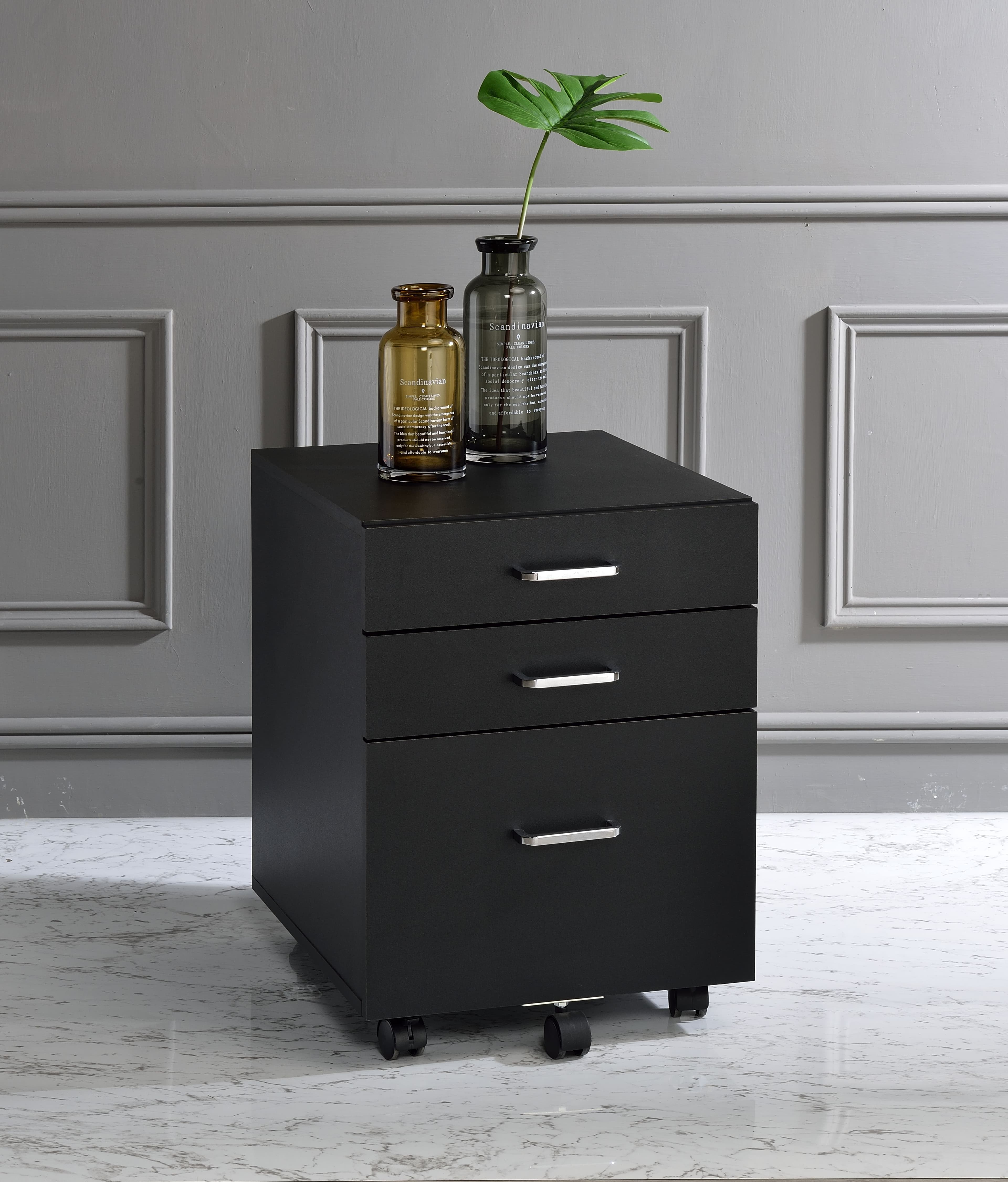 Cabinet 4