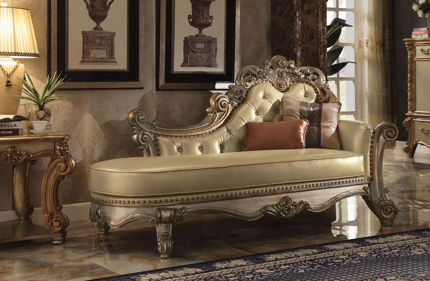 Chaise W/2 Pillows
