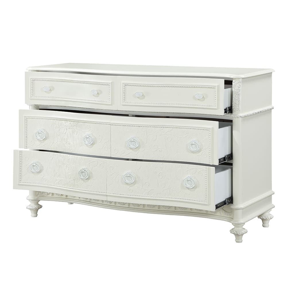 Dresser 4