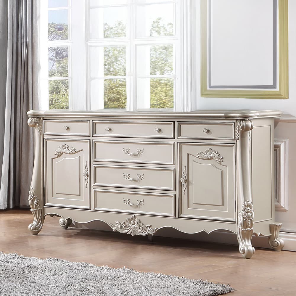 Dresser 4