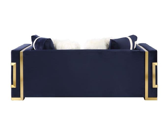 Loveseat W/4 Pillows 3