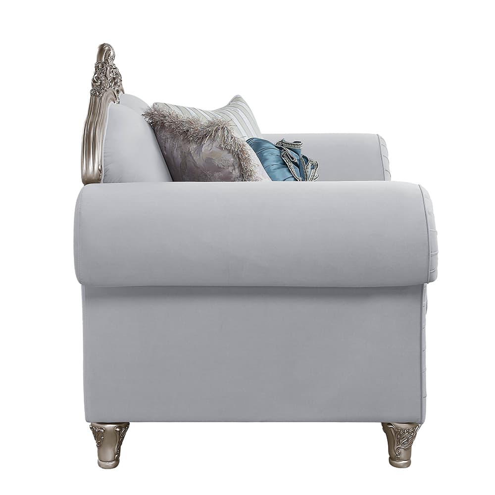 Chair W/3 Pillows 5