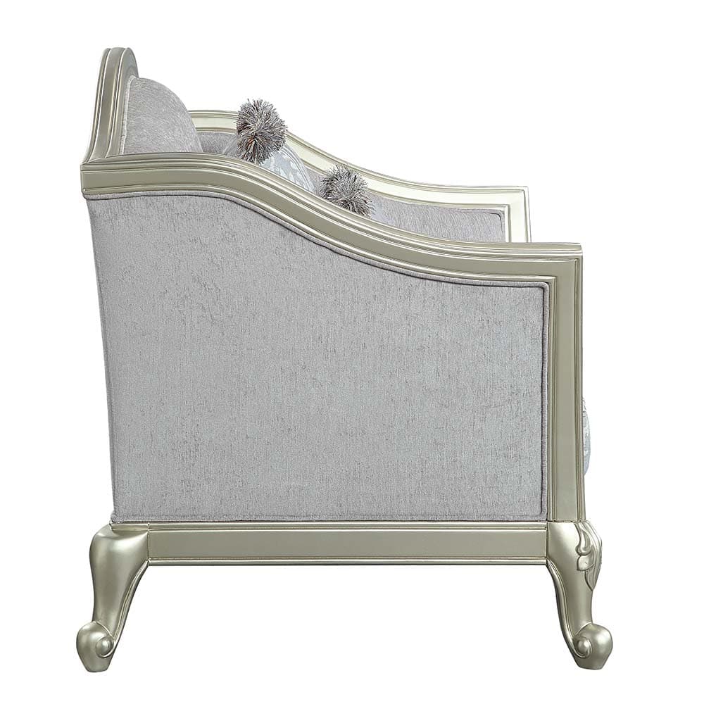 Loveseat W/4 Pillows 3