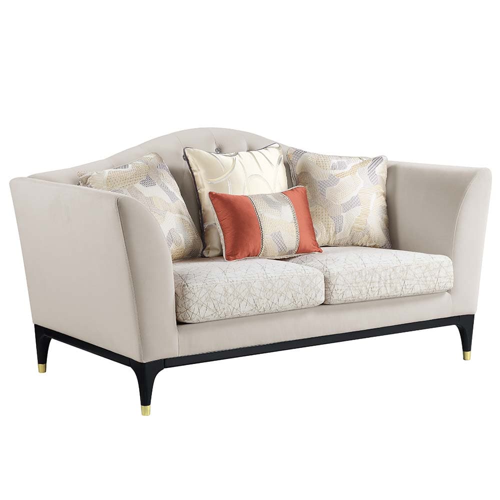 Loveseat W/4 Pillows 2