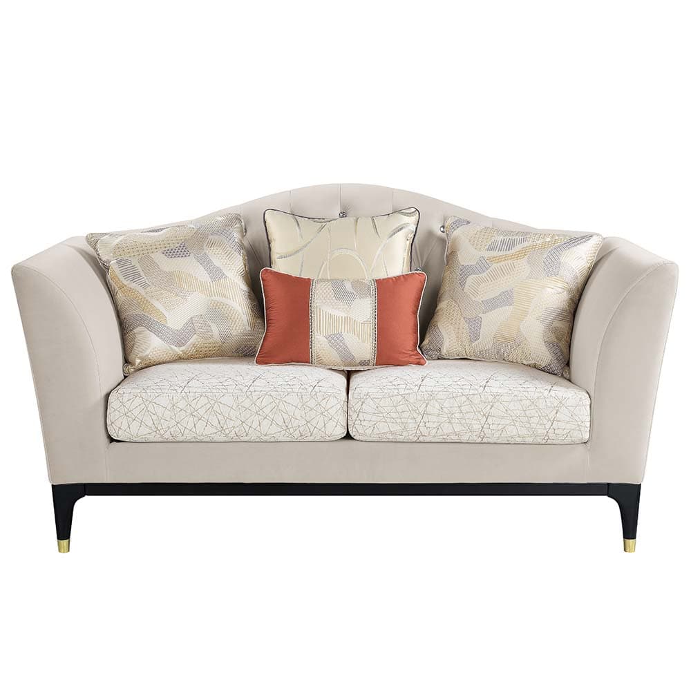 Loveseat W/4 Pillows 3