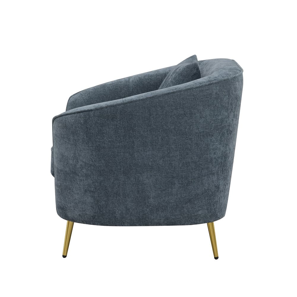 Sofa W/2 Pillows 4