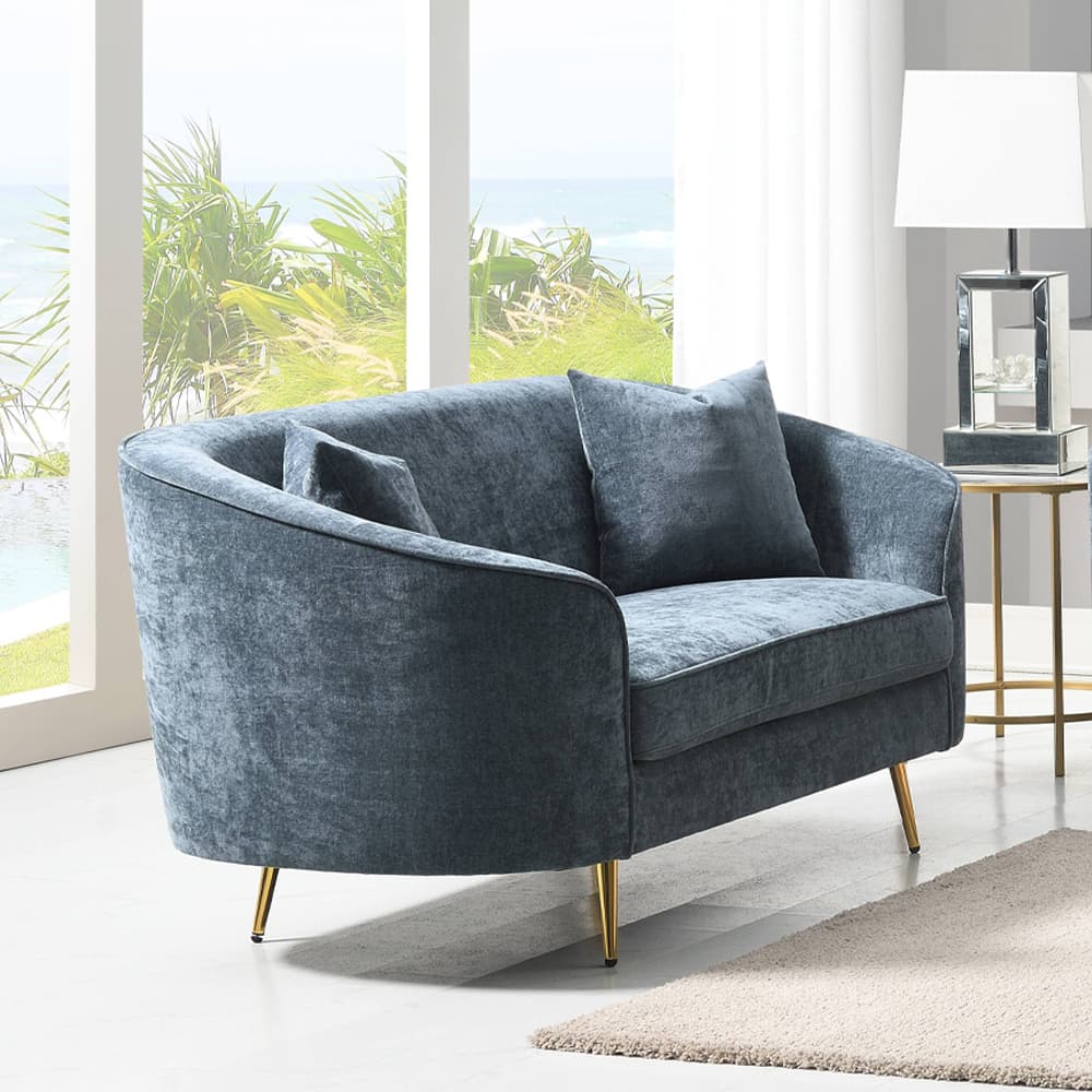 Loveseat W/2 Pillows