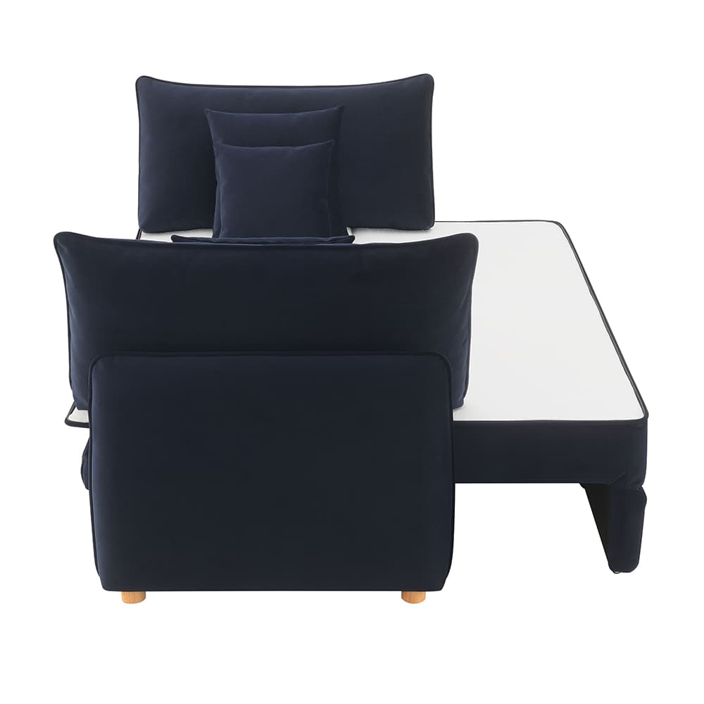 Sofa W/Sleeper & 3 Pillows 3